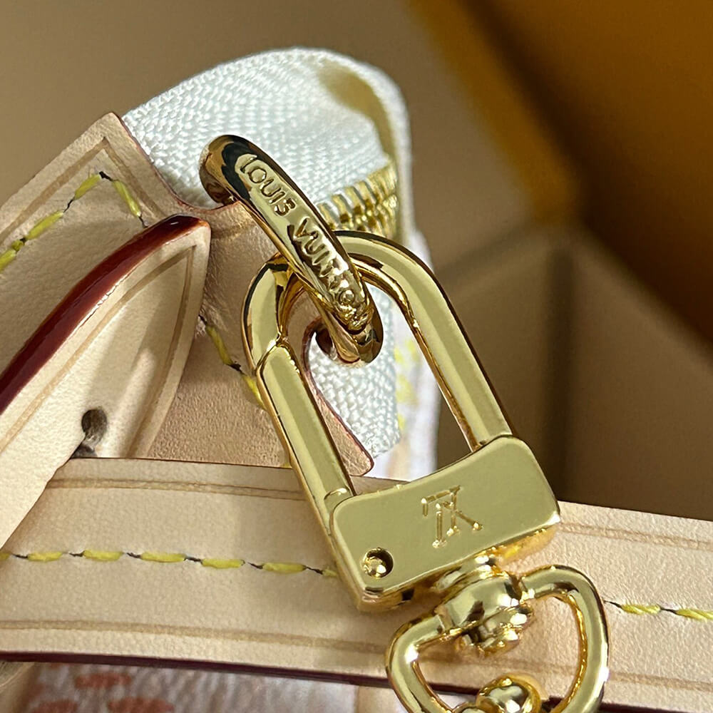 LV Pochette Accessoires