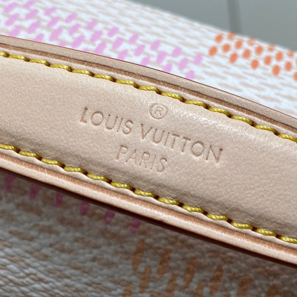 LV Pochette Metis East West
