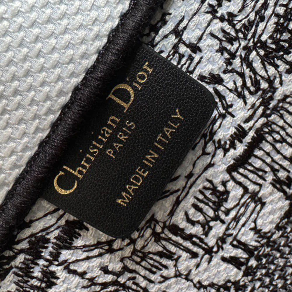 medium D*or book tote