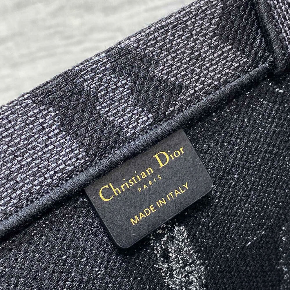 medium D*or book tote