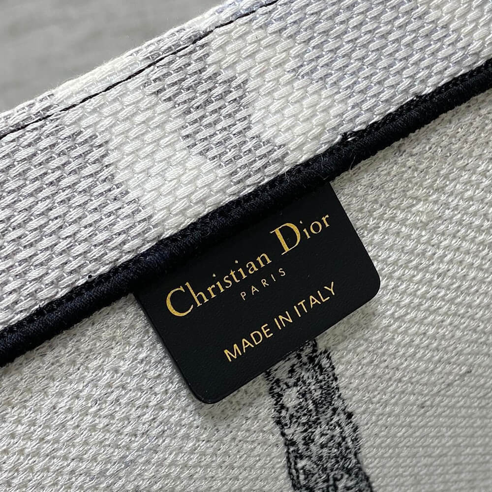 medium D*or book tote