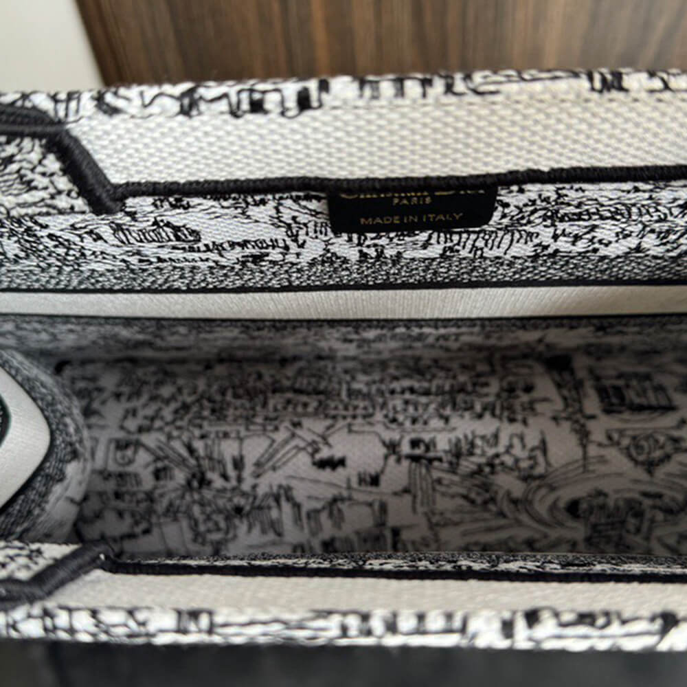medium D*or book tote