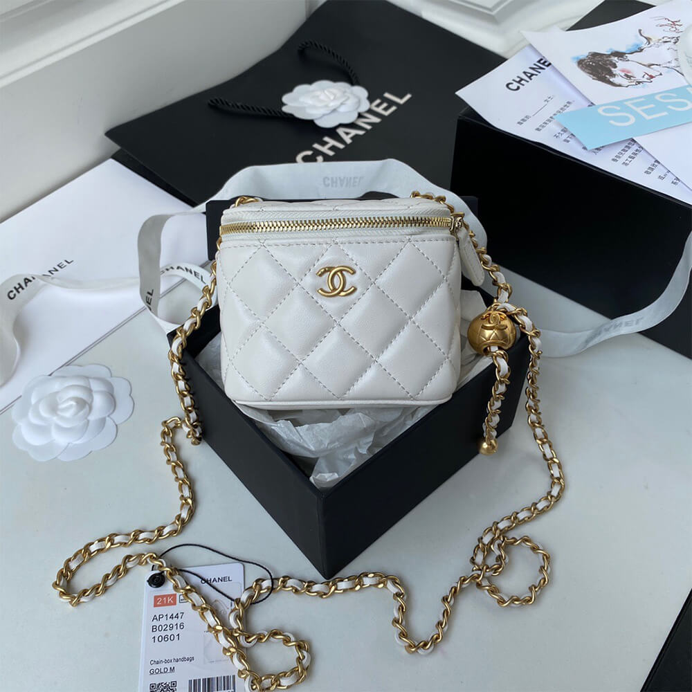Ch*el small vanity with chain