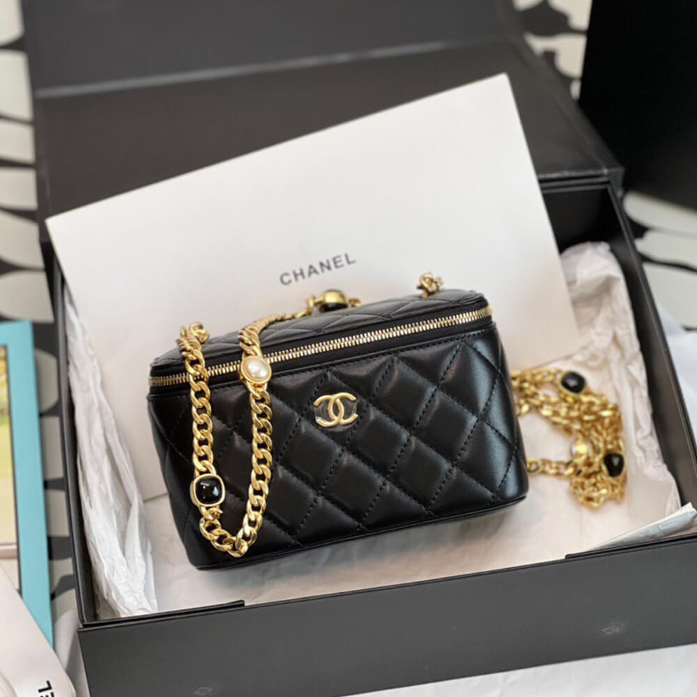 Ch*el vanity with chain