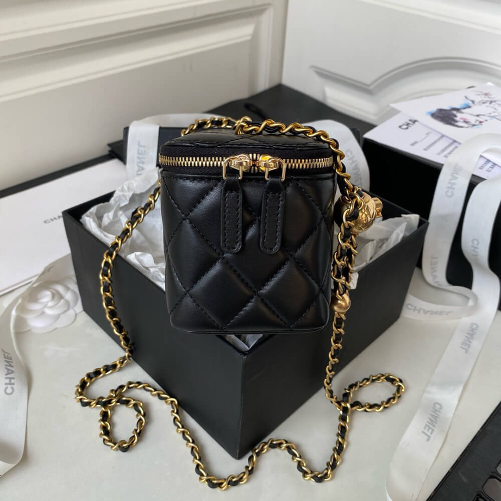 Ch*el vanity with chain