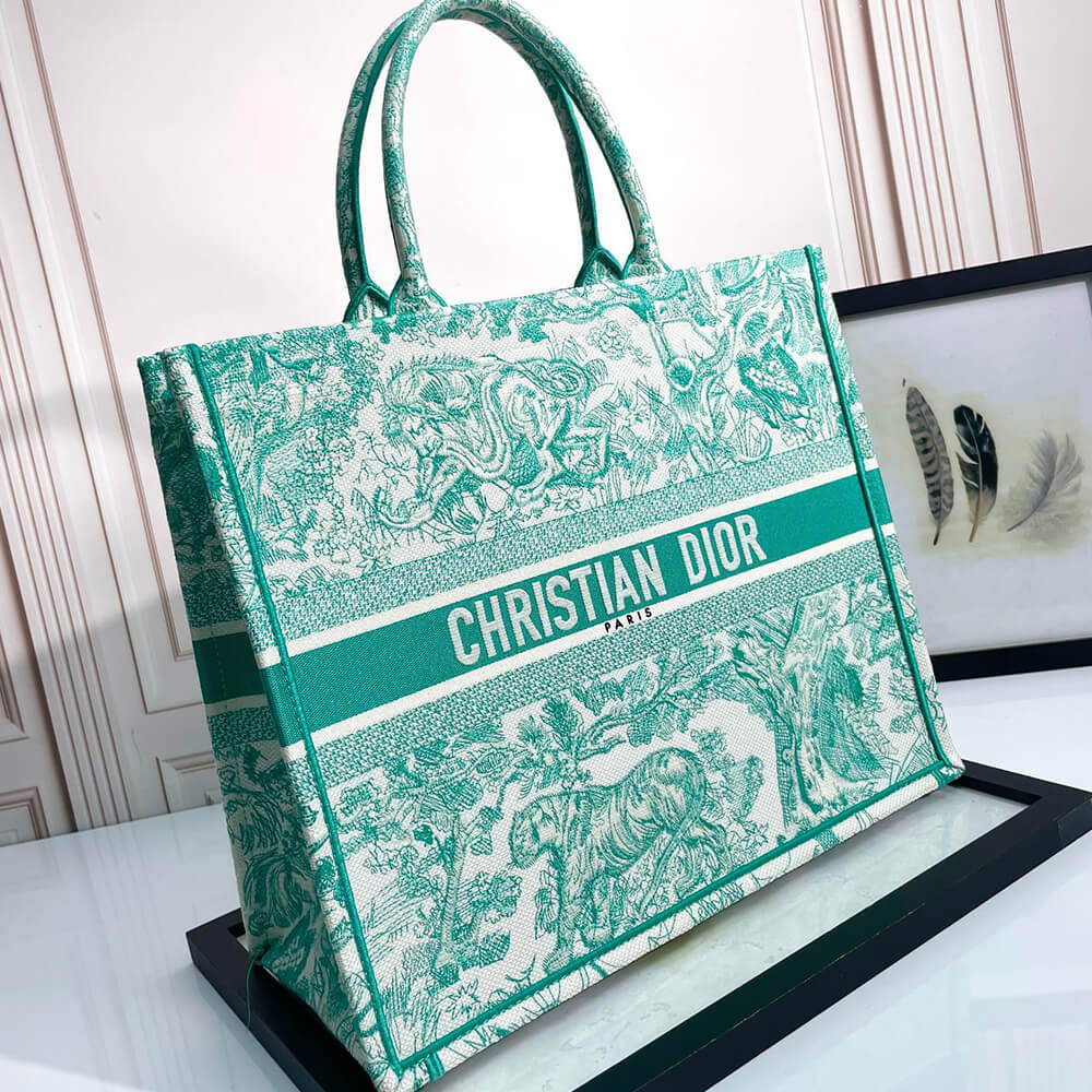 large D*oriviera D*or book tote