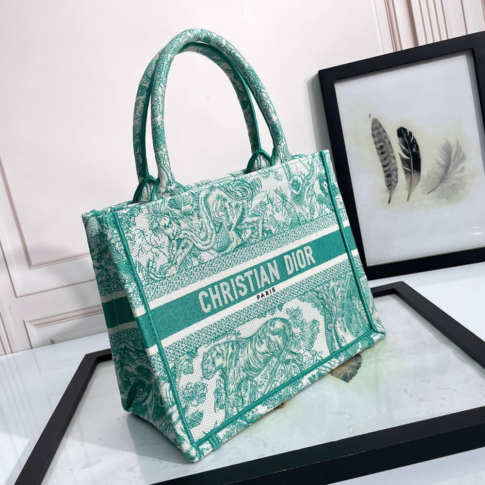 small D*oriviera D*or book tote