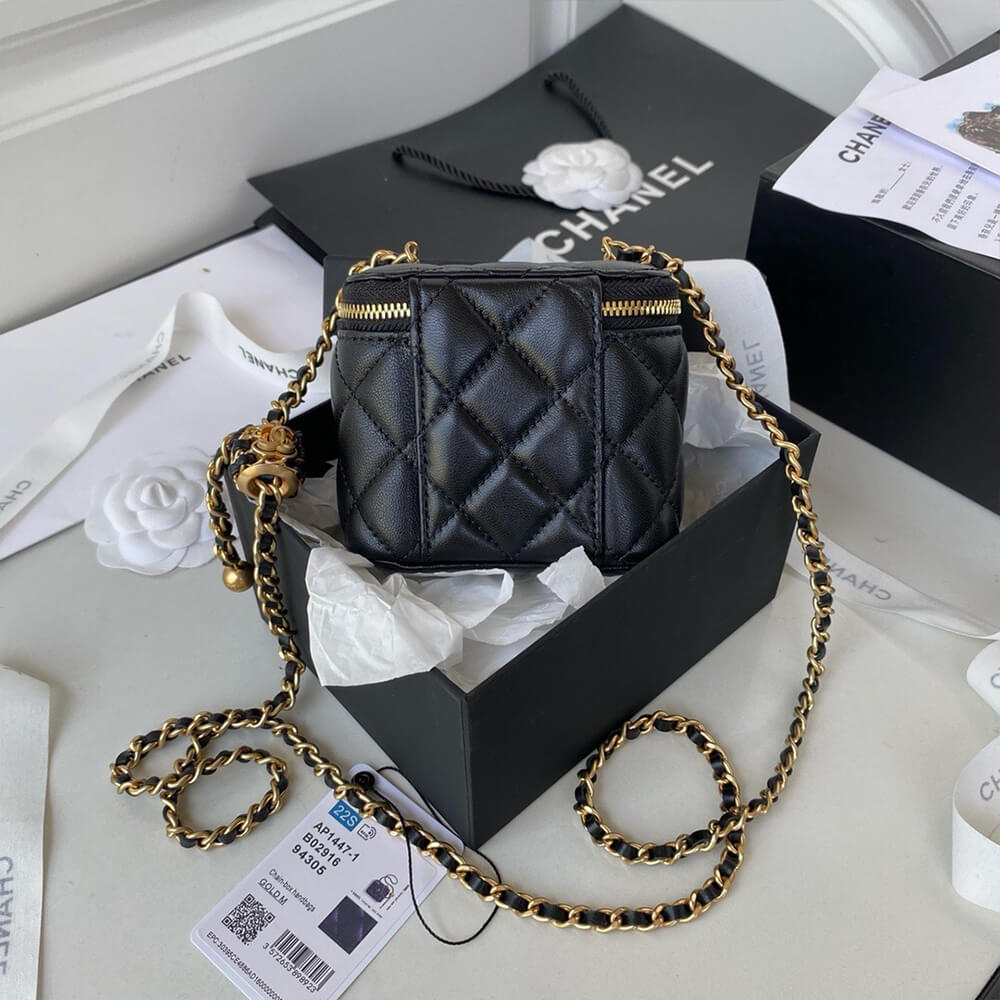Ch*el small vanity with chain