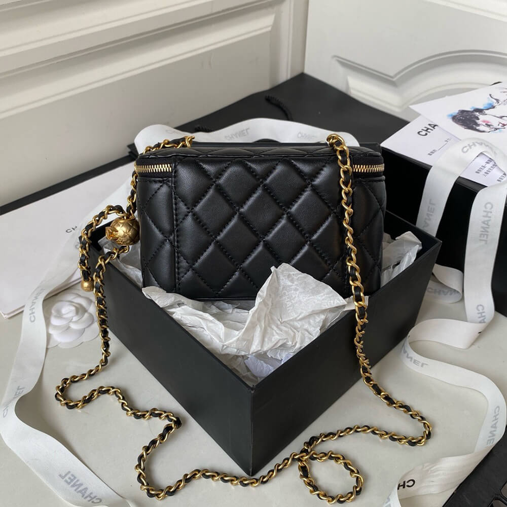 Ch*el vanity with chain