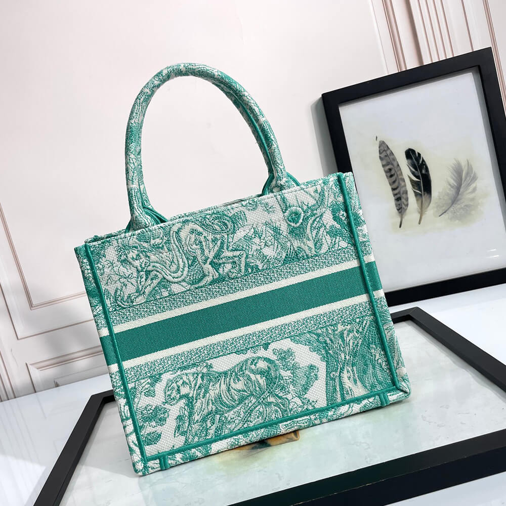 small D*oriviera D*or book tote