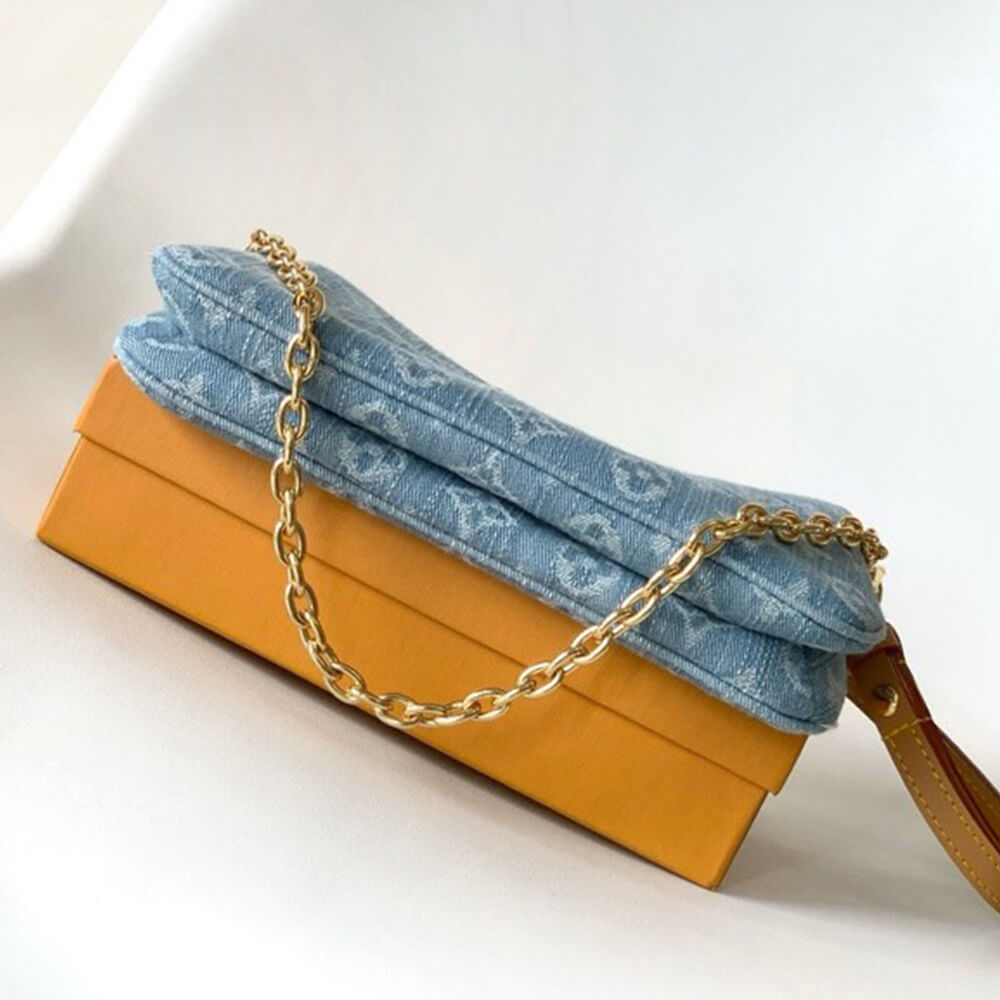 LV Liv Pochette