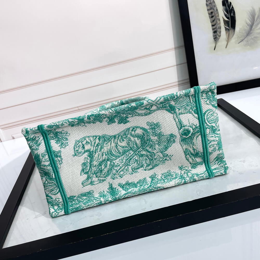 small D*oriviera D*or book tote