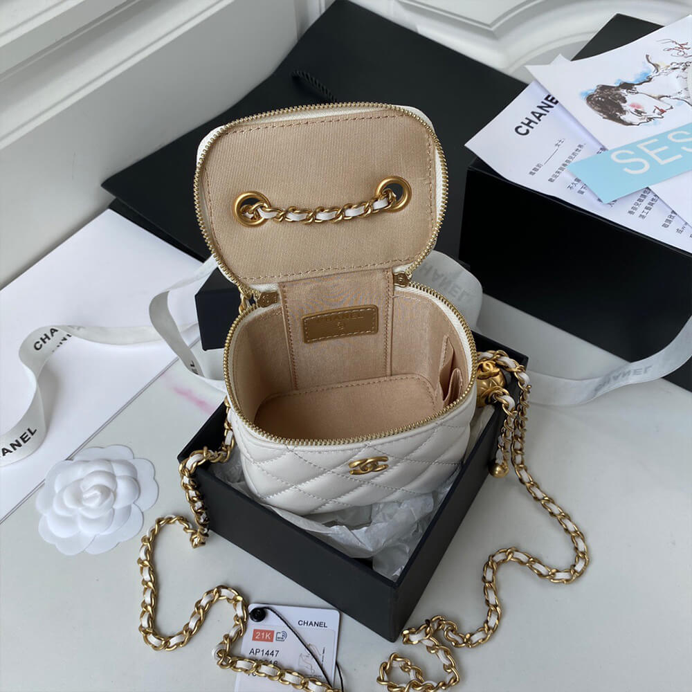 Ch*el small vanity with chain