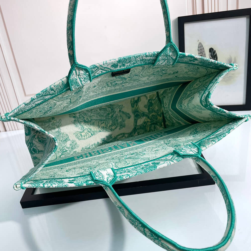 large D*oriviera D*or book tote