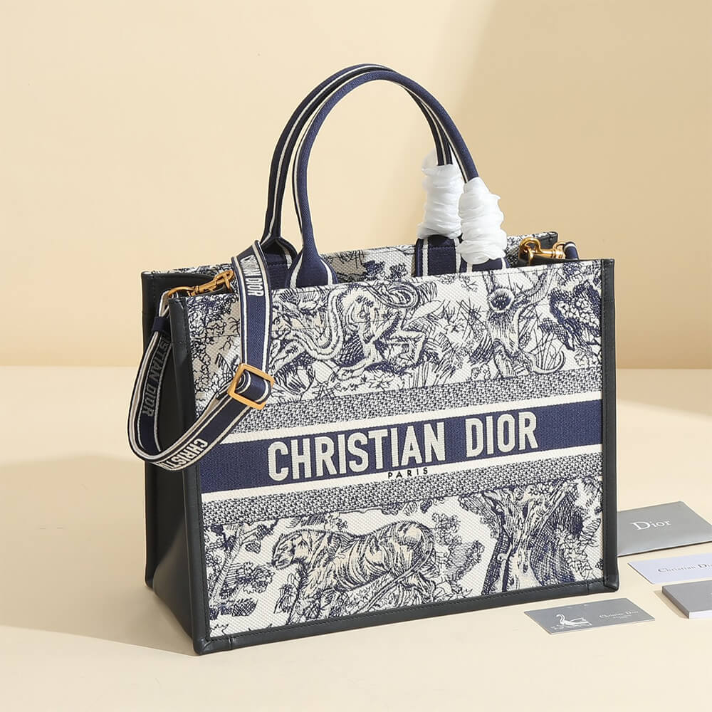 medium D*or book tote