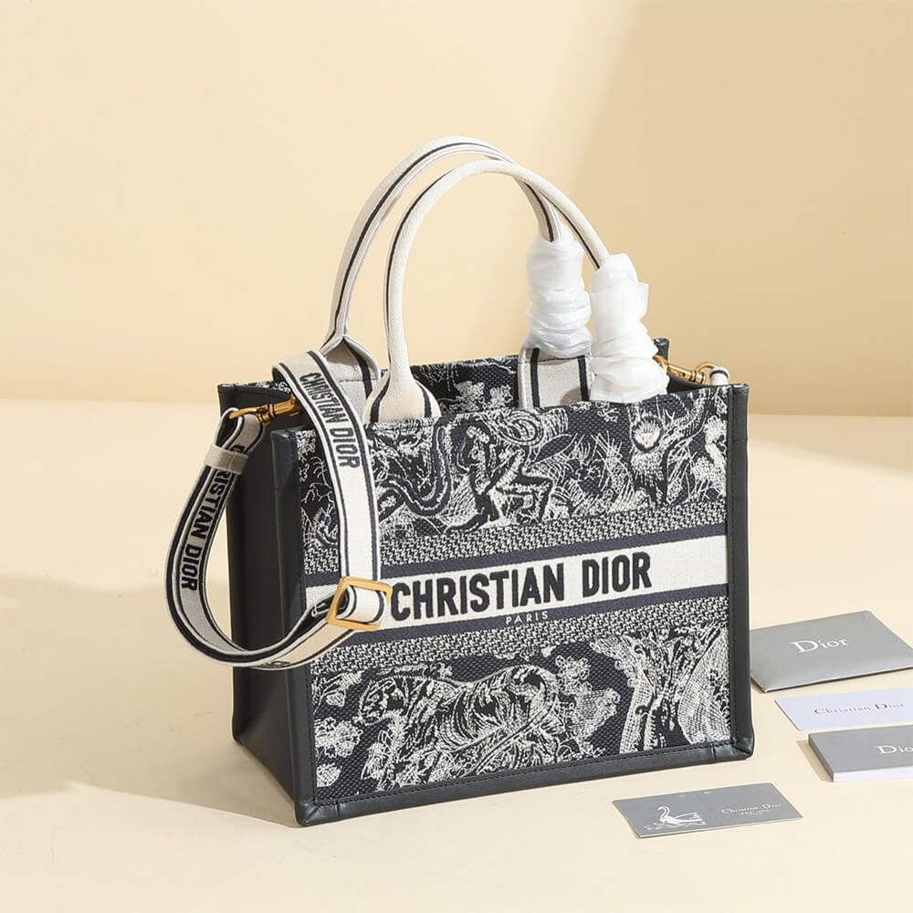 small D*or book tote