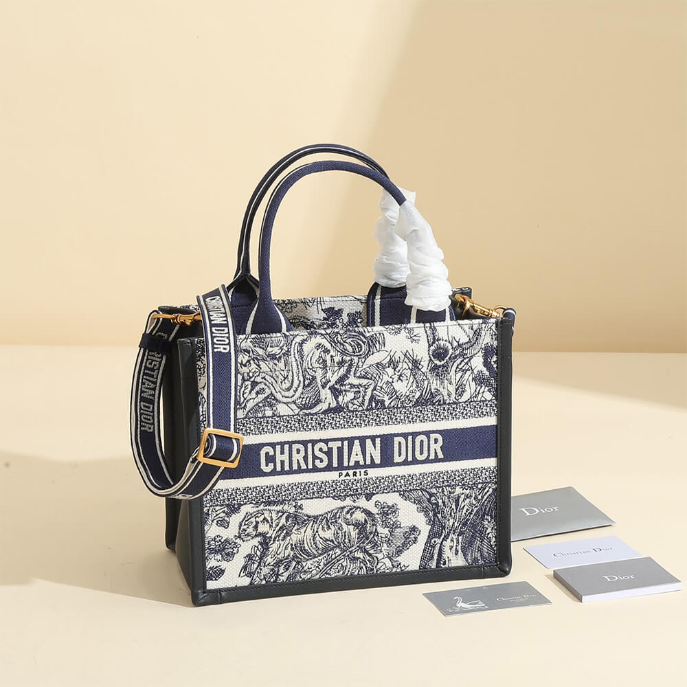 small D*or book tote