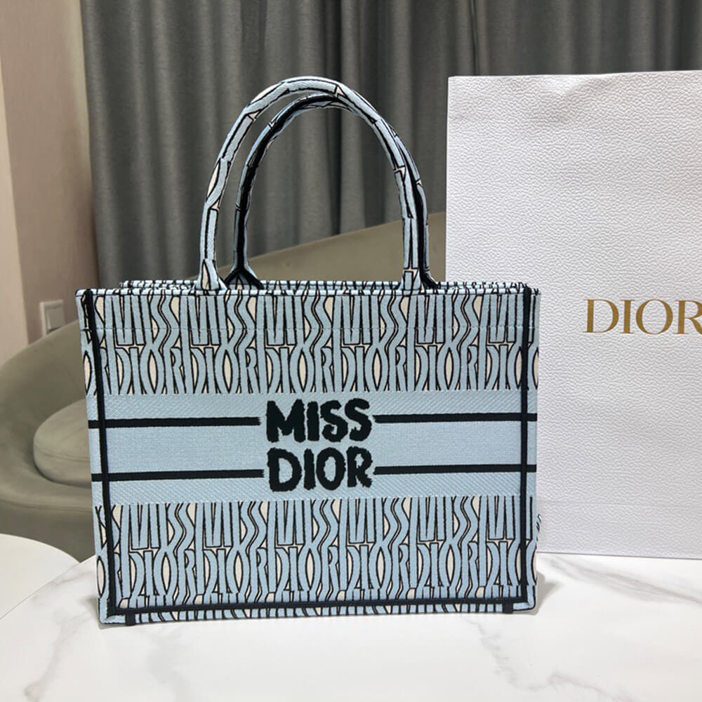 medium D*or book tote