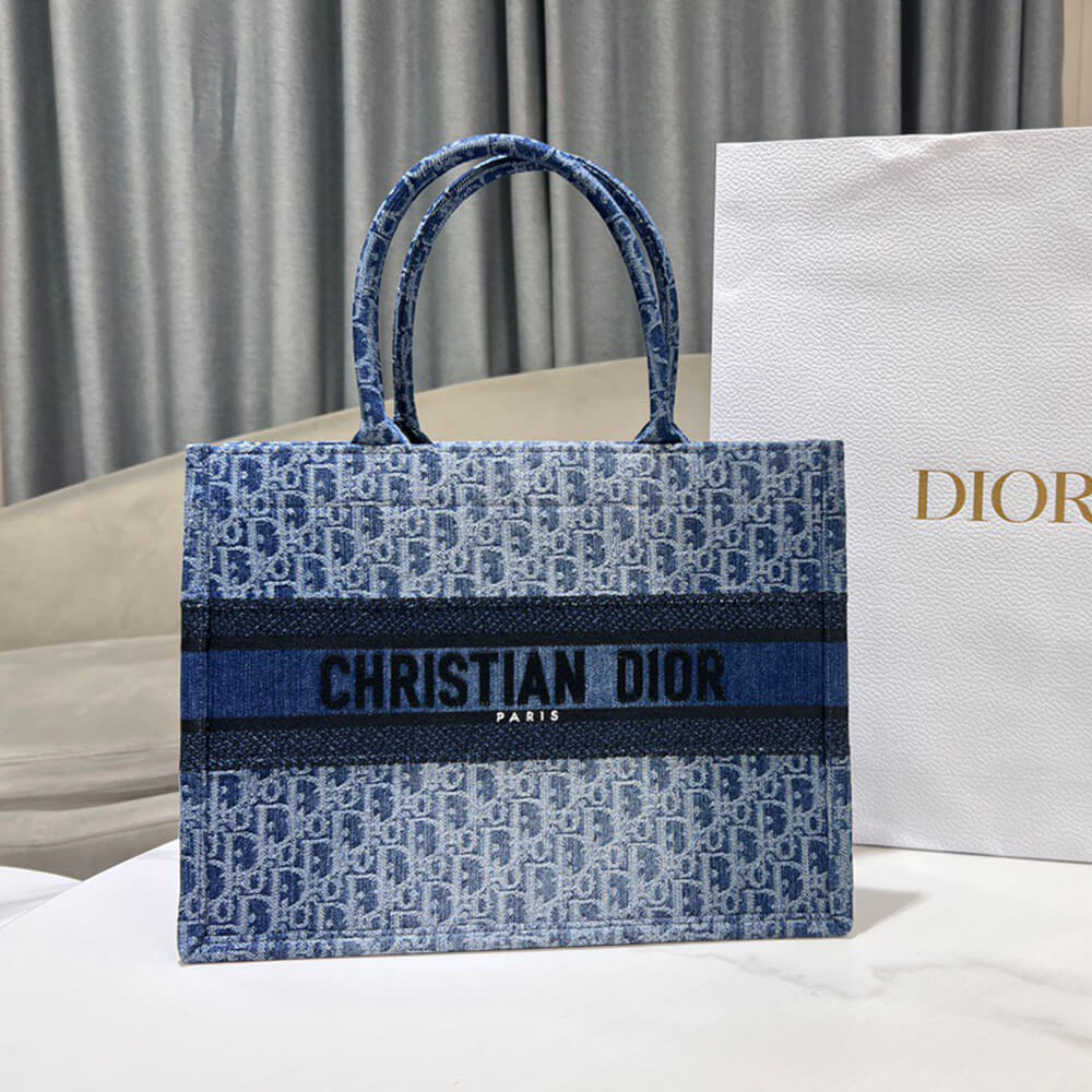 medium D*or book tote