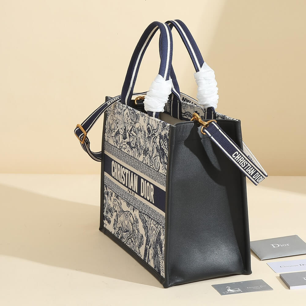 medium D*or book tote