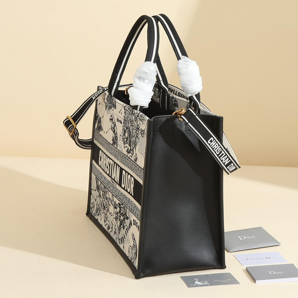 medium D*or book tote