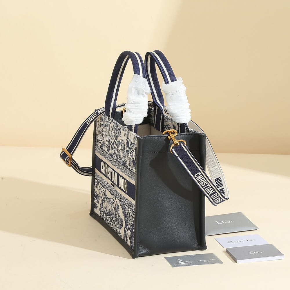 small D*or book tote