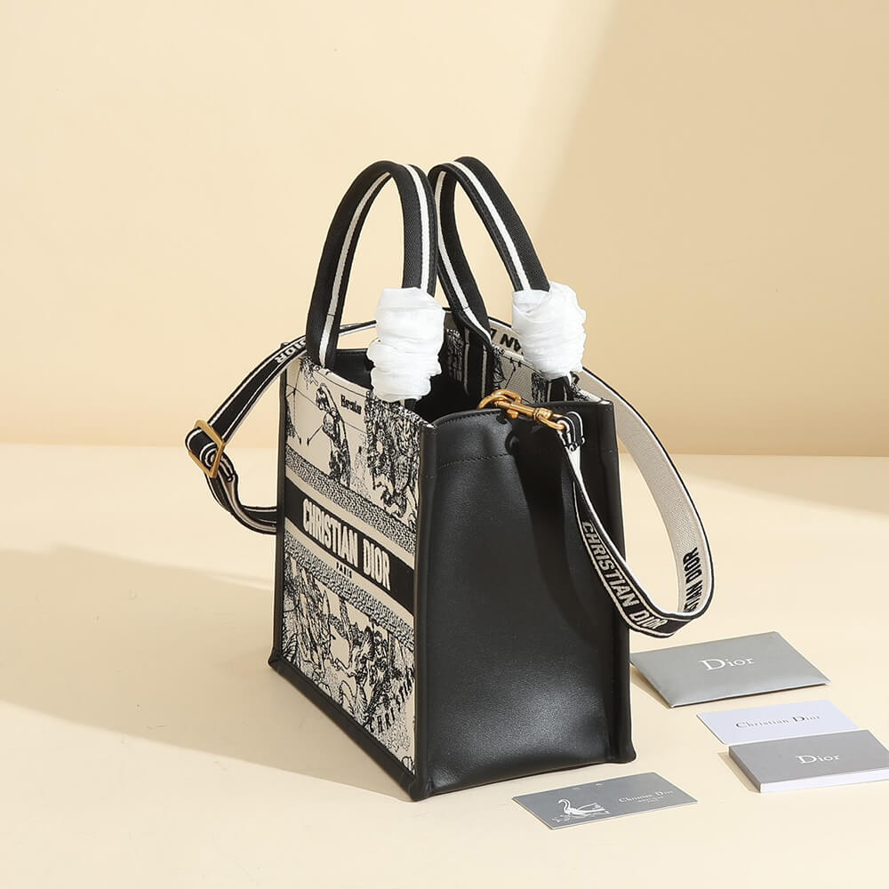 small D*or book tote