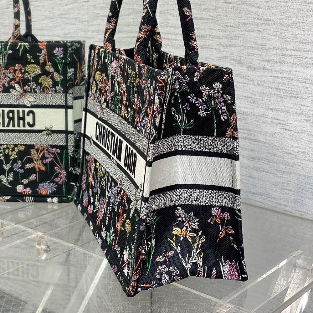 medium D*or book tote