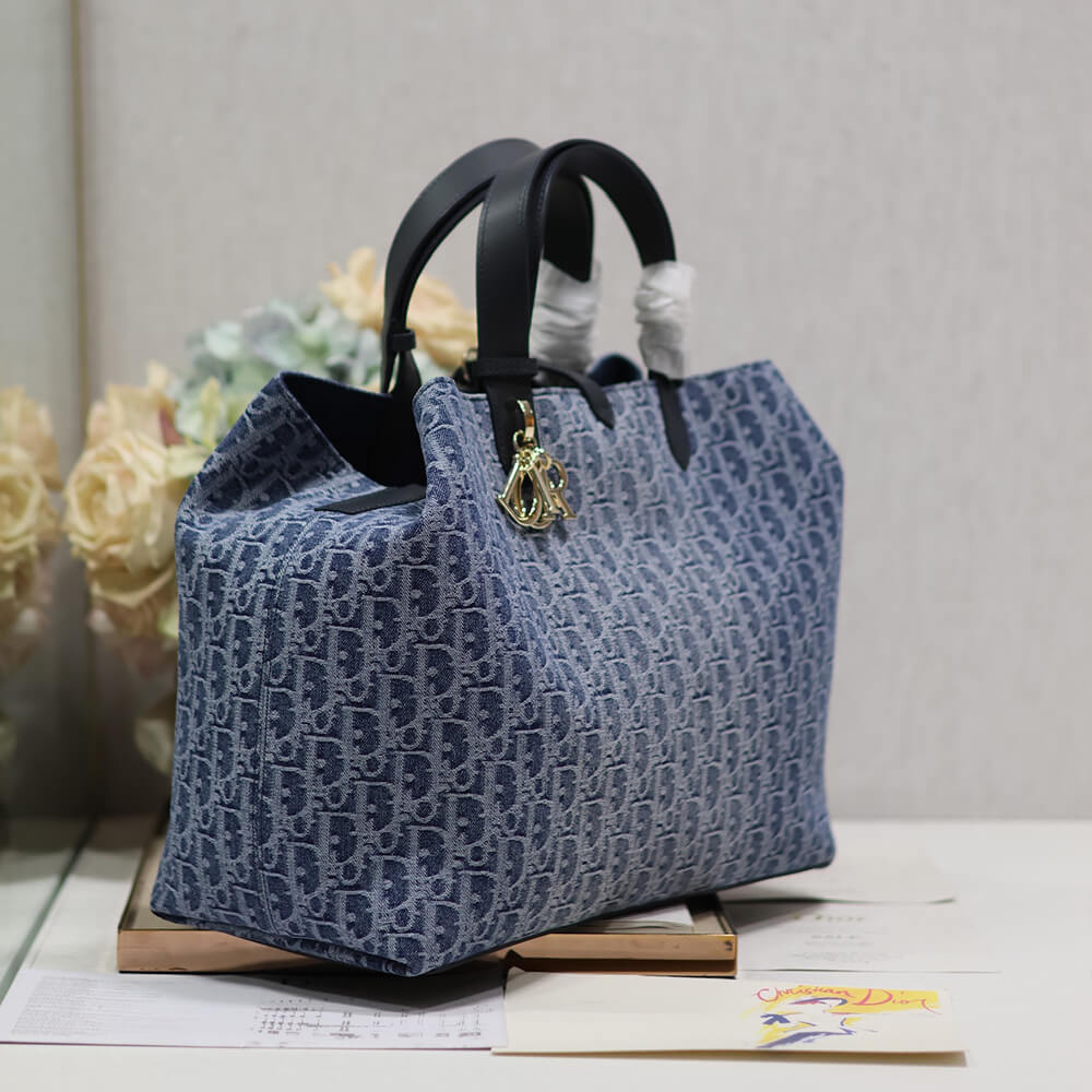 large D*or toujours bag