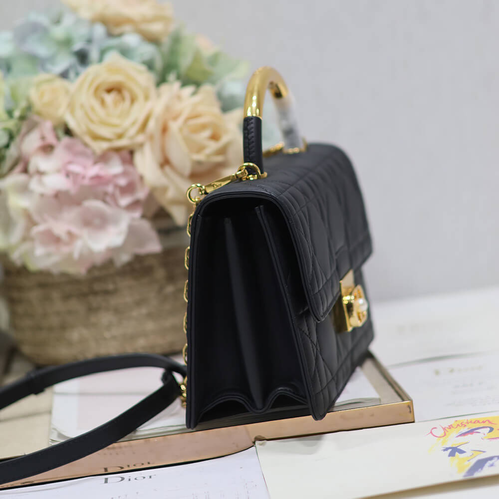 medium D*or ange bag