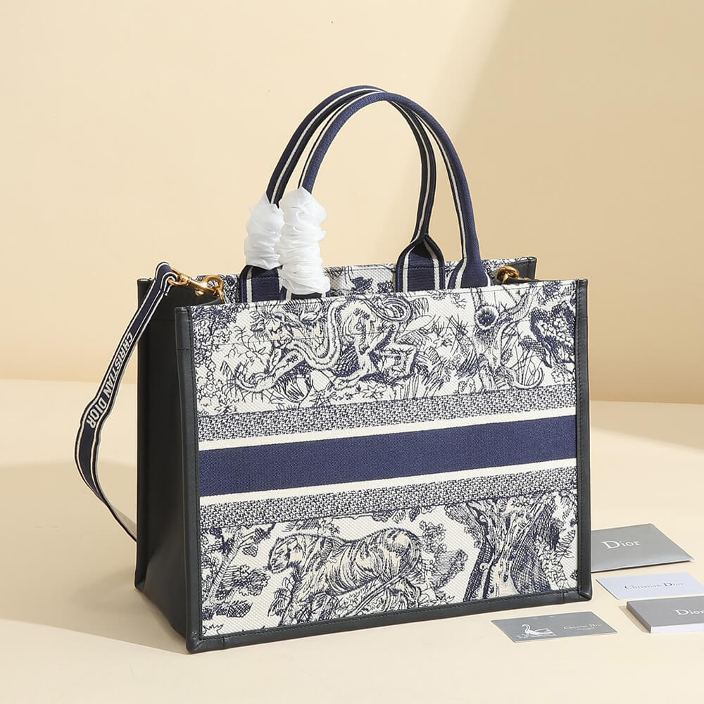 medium D*or book tote