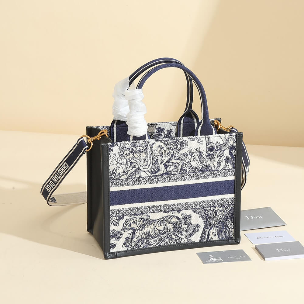 small D*or book tote