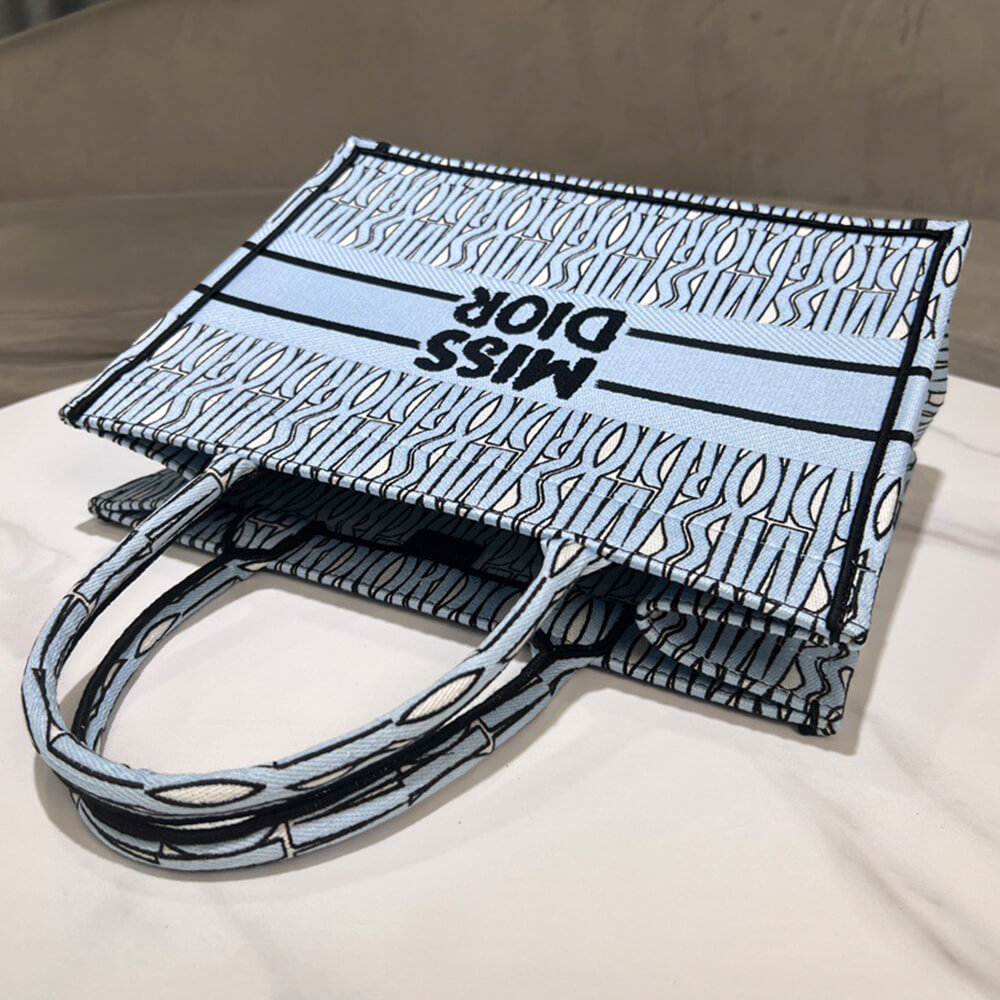medium D*or book tote