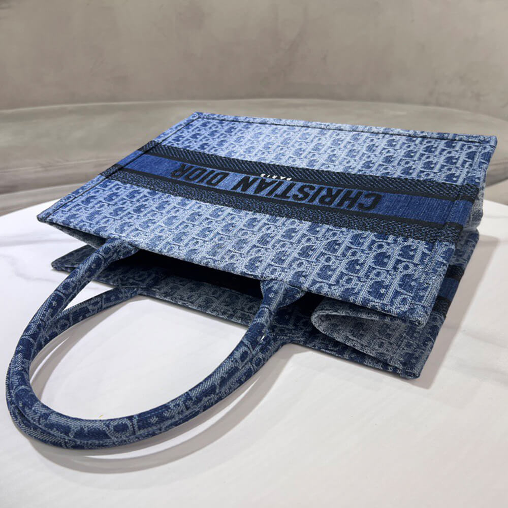 medium D*or book tote