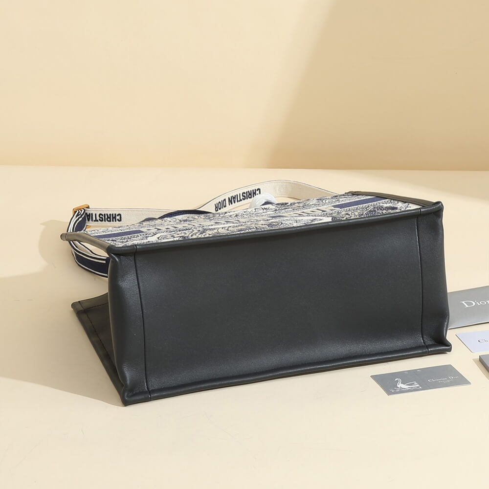 medium D*or book tote