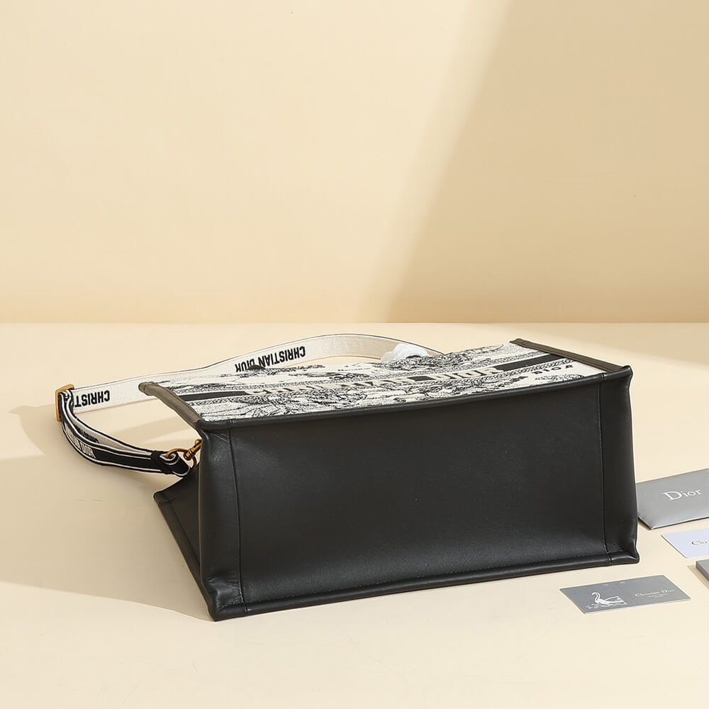 medium D*or book tote