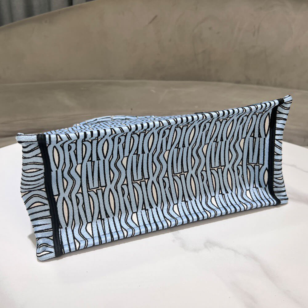 medium D*or book tote
