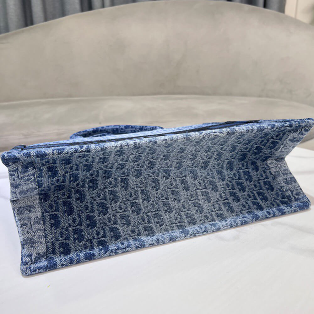 medium D*or book tote