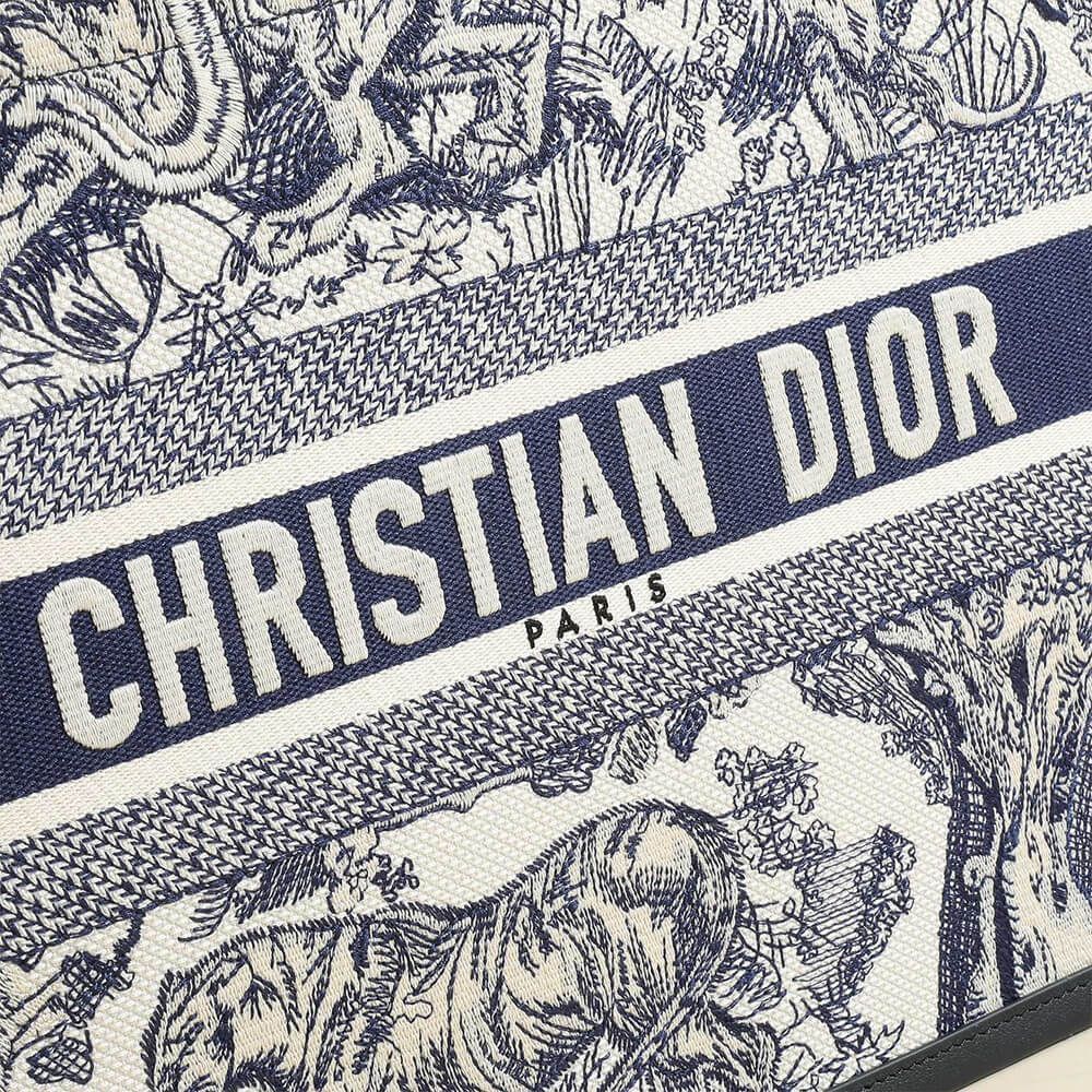 medium D*or book tote
