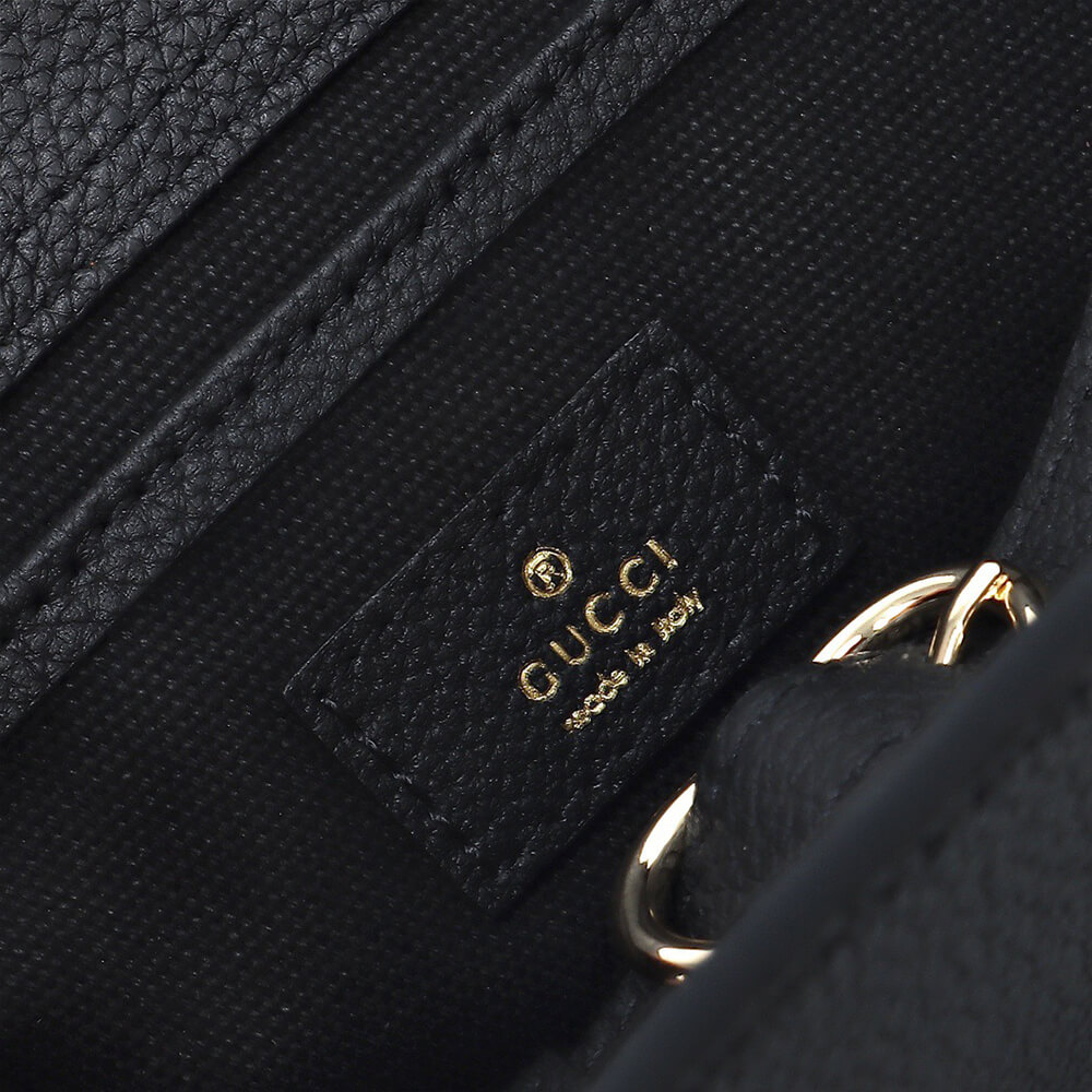 G*u*i small tote bag with hook closure