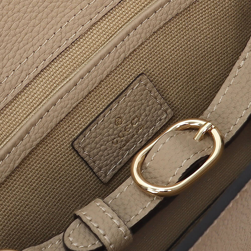 G*u*i small tote bag with hook closure