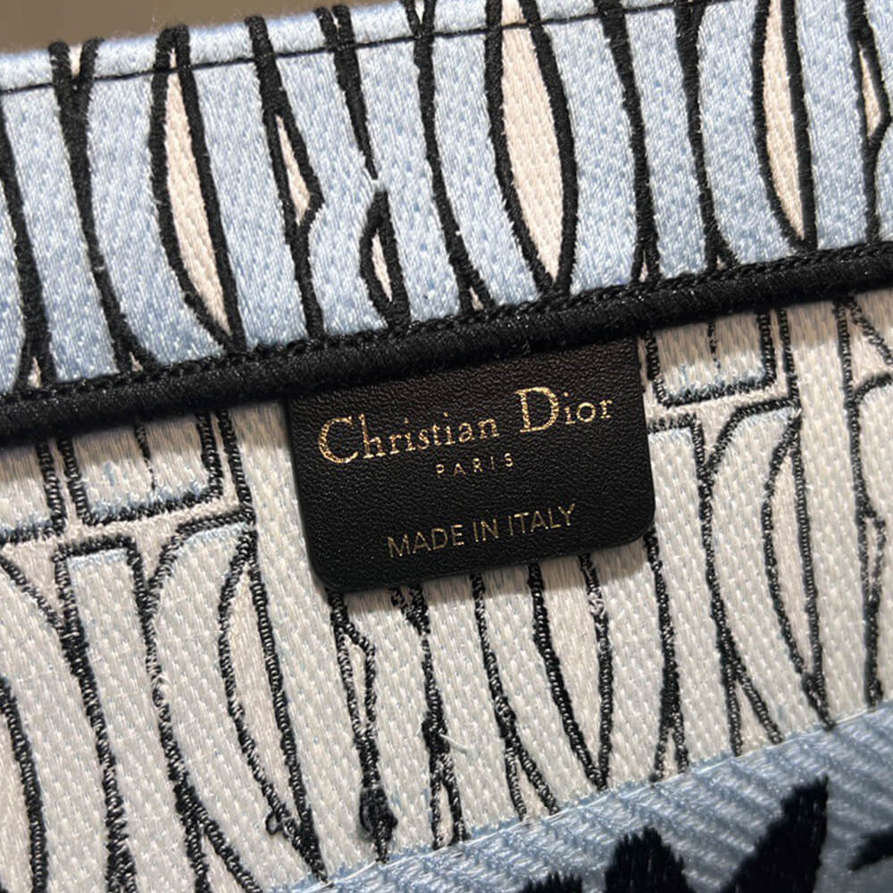 medium D*or book tote