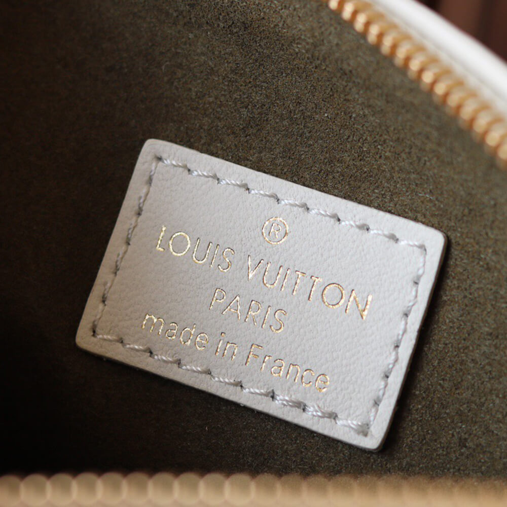 LV Coussin BB
