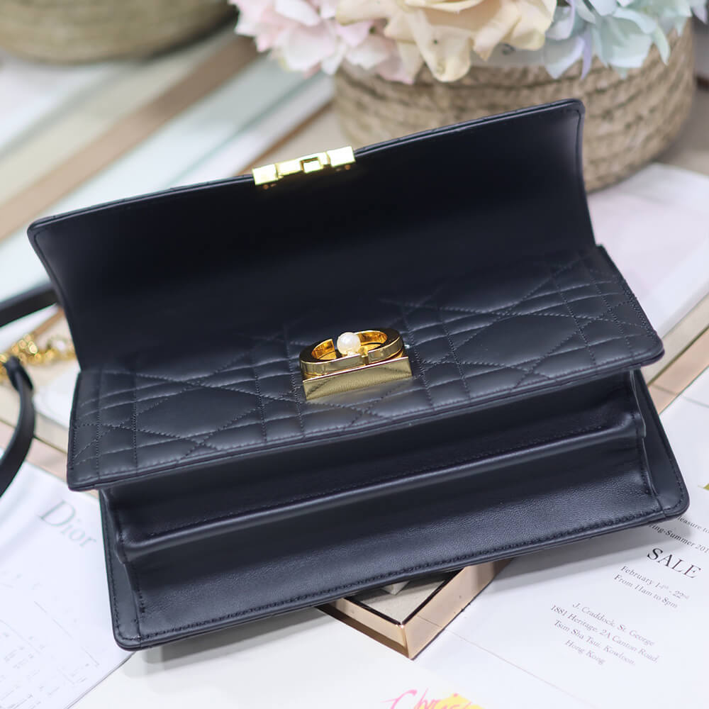 medium D*or ange bag