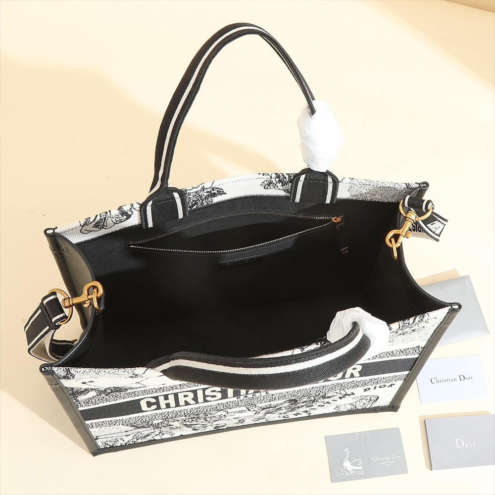 medium D*or book tote