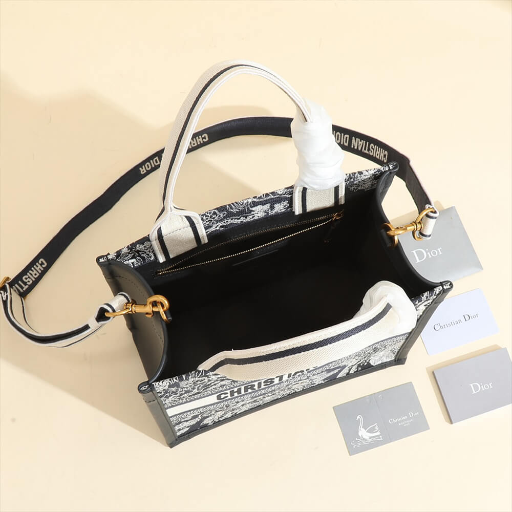 small D*or book tote