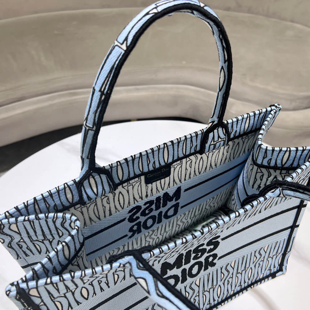 medium D*or book tote