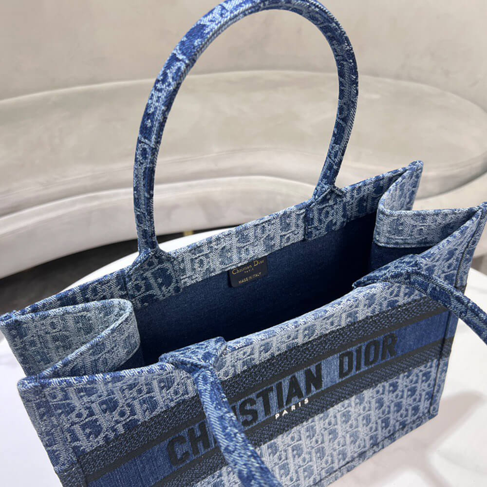 medium D*or book tote