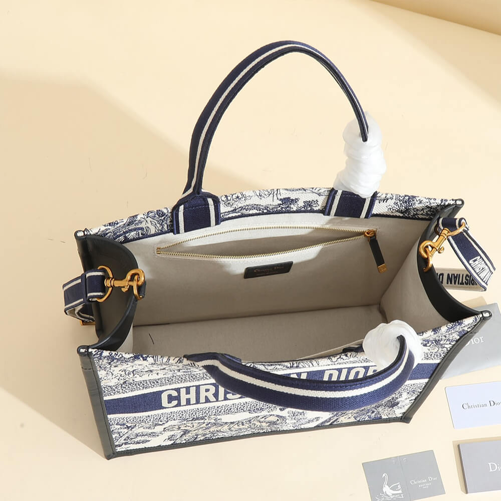 medium D*or book tote