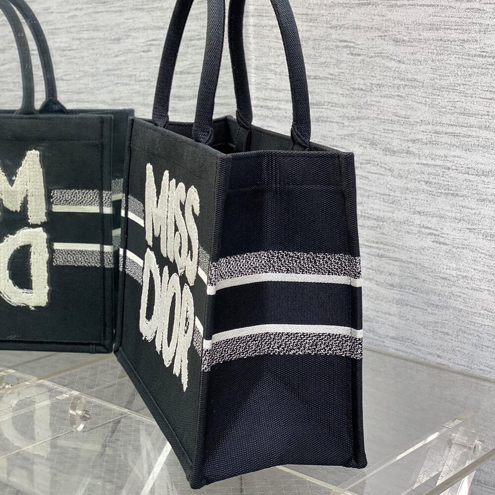 medium D*or book tote